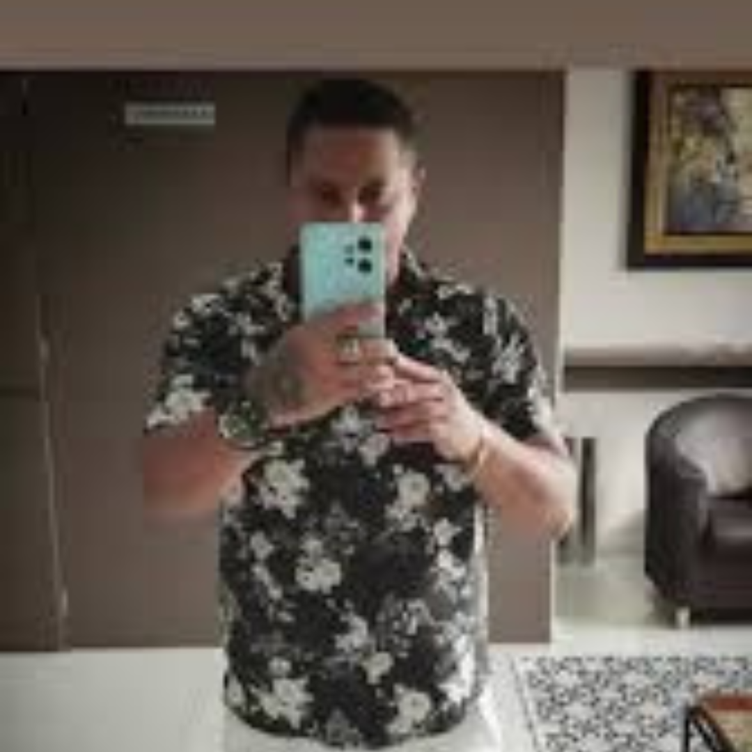 <em>Carlos </em>Mendoza<em> </em>